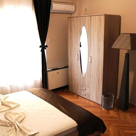 Crnogorska Kuca Podgorica