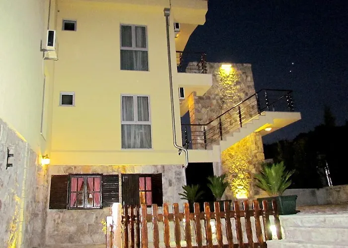 Crnogorska Kuca Podgorica