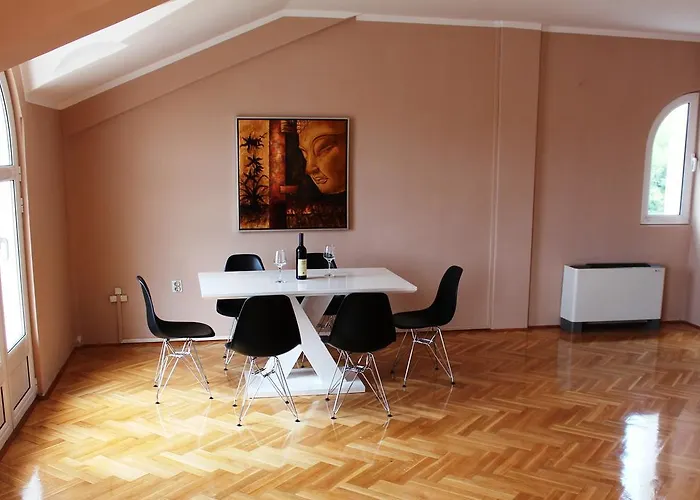 Crnogorska Kuca 4* Podgorica