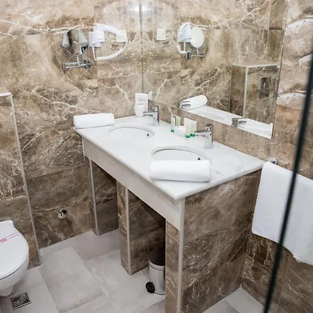 Hotel Crnogorska Kuca 4*