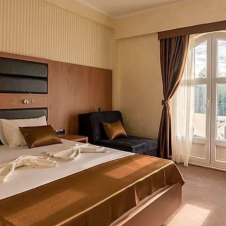 Crnogorska Kuca Hotel 4*