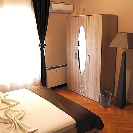 Hotel Crnogorska Kuca 4*