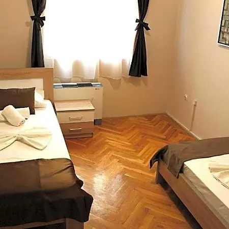 Crnogorska Kuca 4* Podgorica