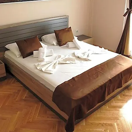 Crnogorska Kuca 4* Podgorica