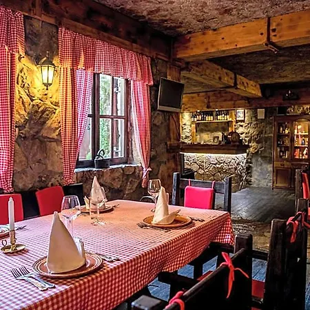 Hotel Crnogorska Kuca 4*