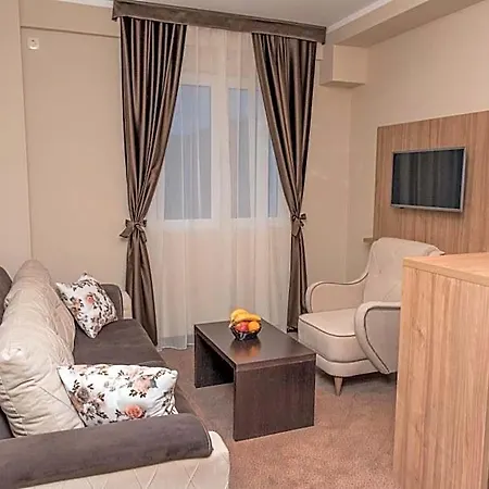 Crnogorska Kuca Hotel 4*