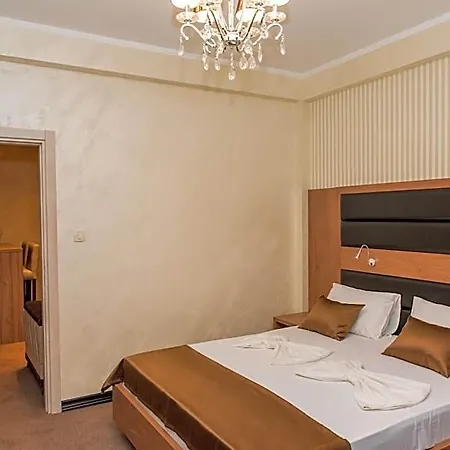 Crnogorska Kuca 4*
