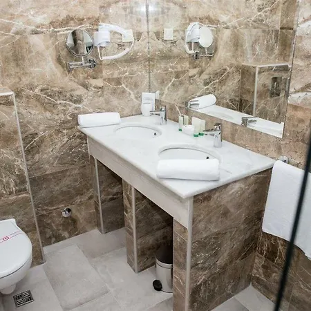 Crnogorska Kuca Hotel 4*