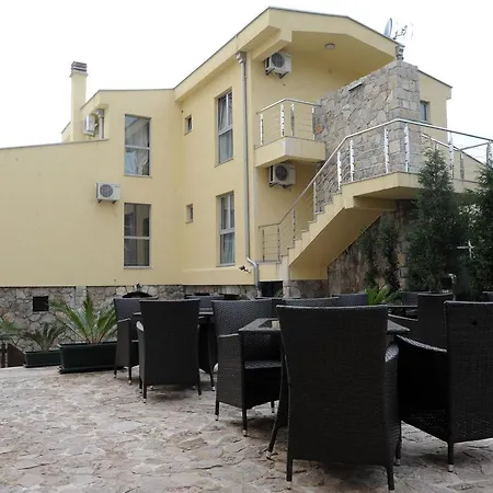 Crnogorska Kuca Podgorica