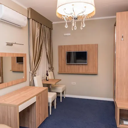 Crnogorska Kuca Hotel 4*