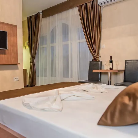 ホテル Crnogorska Kuca 4*
