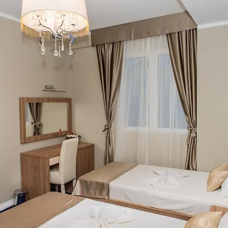 ホテル Crnogorska Kuca 4*