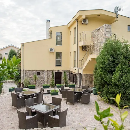 Crnogorska Kuca 4* Podgorica