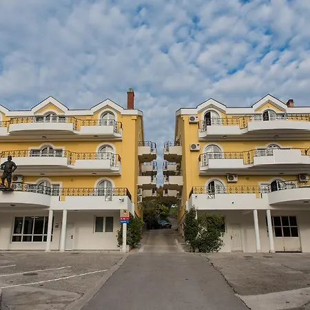 Crnogorska Kuca ホテル 4*