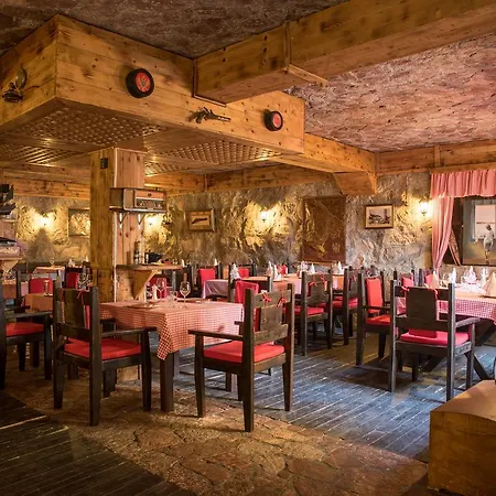 黑山楼酒店 波德戈里察