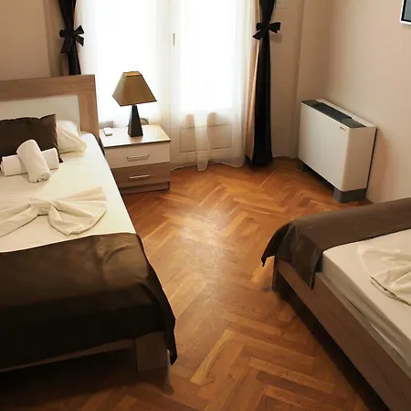 ホテル Crnogorska Kuca 4*