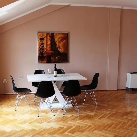 Crnogorska Kuca 4* Podgorica