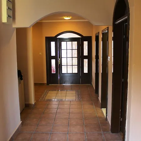 Crnogorska Kuca Podgorica