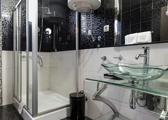 Crnogorska Kuca Hotel 4*