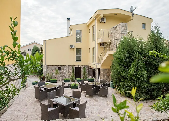 Crnogorska Kuca 4* Podgorica