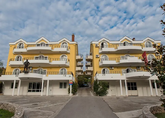 Crnogorska Kuca Hotel 4*