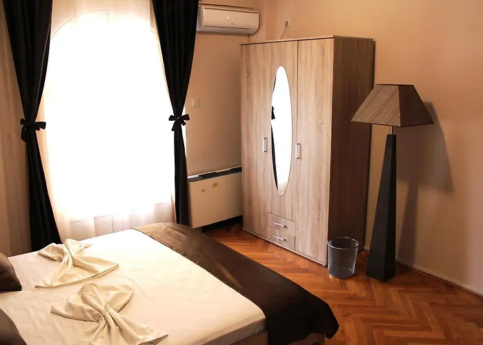 Crnogorska Kuca Podgorica