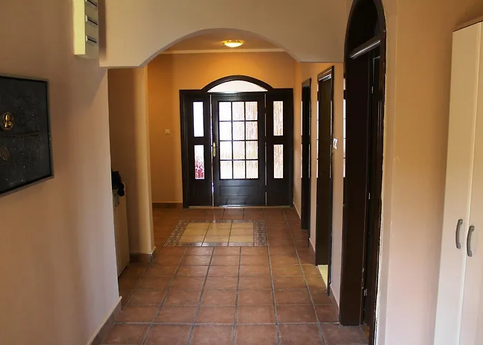 Crnogorska Kuca Podgorica